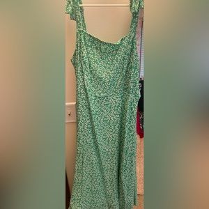 Draper James, L, green, white, floral, excellent condition